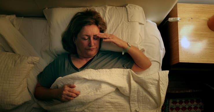 כאב ראש מיגרנה מיטה