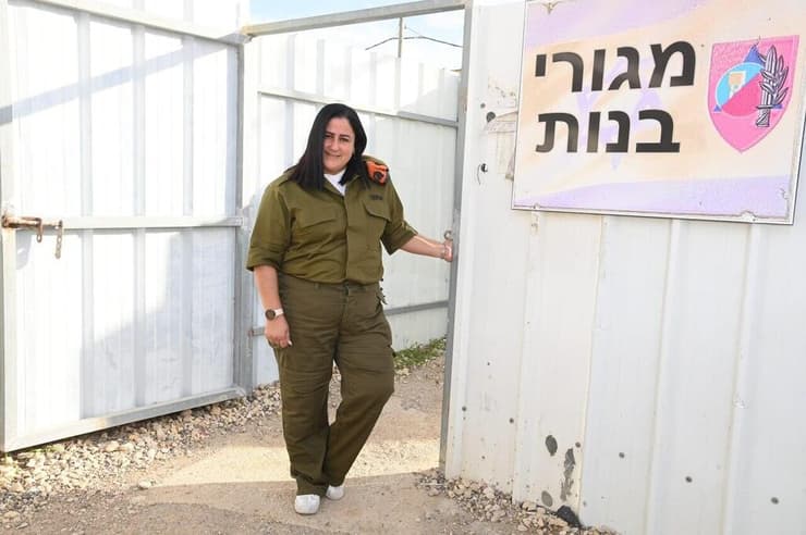 "היא הייתה במגורי הבנות, קמה לאזעקות ויצאה למיגונית" ( צילום: הרצל יוסף) "היא הייתה במגורי הבנות, קמה לאזעקות ויצאה למיגונית"