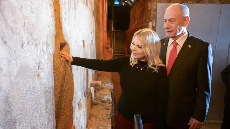 ראש הממשלה ורעיתו הדליקו נר שני של חנוכה עם לוחמי צה"ל בכותל המערבי