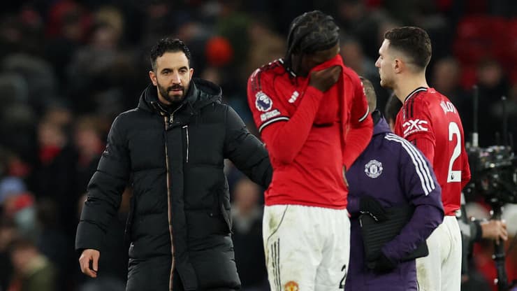 מנצ'סטר יונייטד בסיום המשחק מול בורנמות'