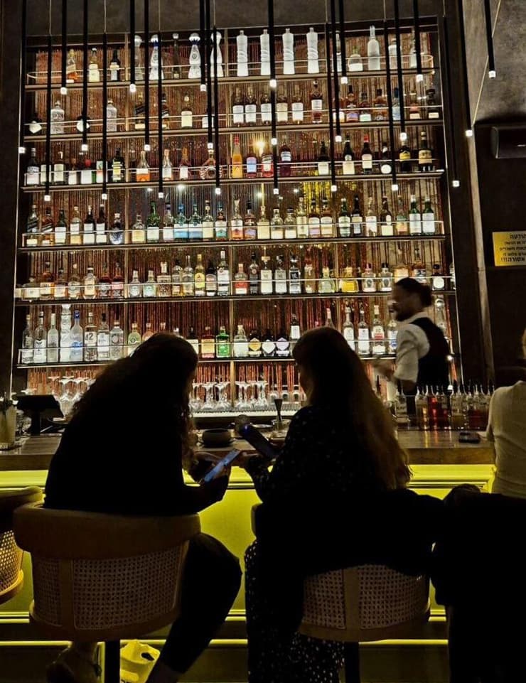 בר 22 - עוד נדבר עליו בהמשך (צילום: אסף רוזן) בר 22 - מנותק מהכל