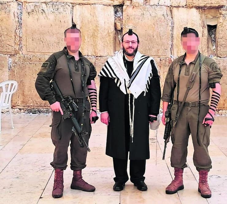 עו"ד יששכר דב אינדיג ובניו הלוחמים