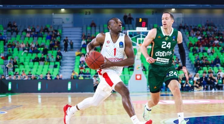 ג'ארד הארפר בדרך לסל (מיכל בן גיגי, הפועל מידטאון ירושלים) ג'ארד הארפר בדרך לסל