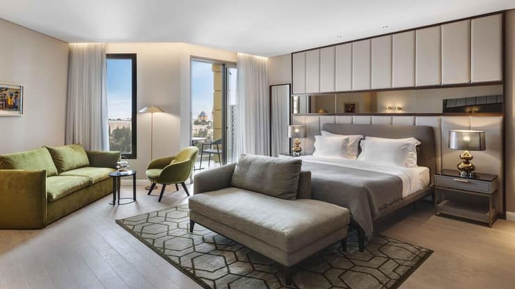 חדר גרנד פרימיום עם נוף לעיר העתיקה (צילום: עודד סמדר) חדר גרמנד פרימיום עם נוף לעיר העתיקה