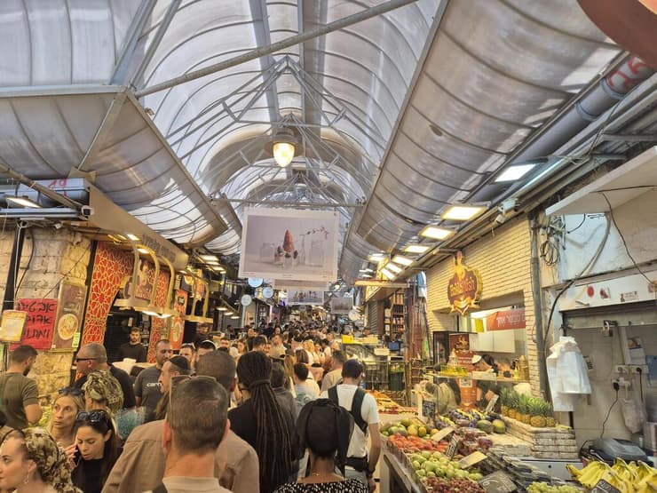 שוק מחנה יהודה בבוקר יום שישי (צילום: אסף רוזן) שוק מחנה יהודה בבוקר יום שישי