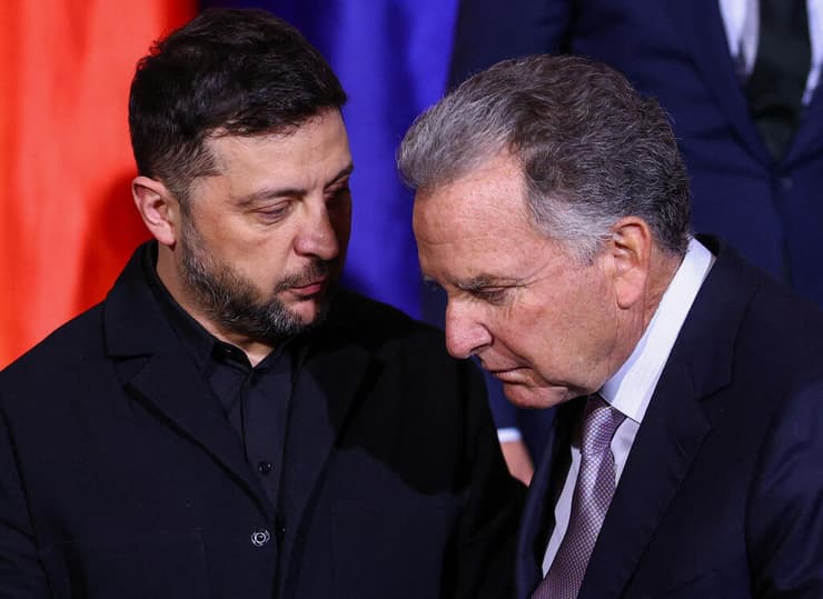 צילום: Lisi Niesner / POOL / AFP שליח ארה"ב וויטקוף לצד נשיא אוקראינה זלנסקי פסגה בברלין