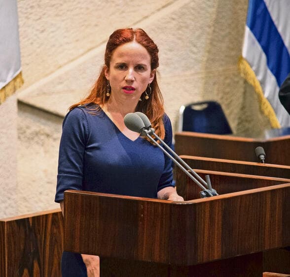 שפיר בכנסת. "ממש  שמחה שסתיו של  אז לא ידעה את מה  שאני יודעת היום"