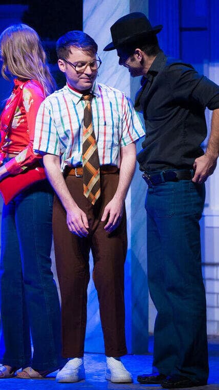 ”אסקפיזם  ושמחה גדולה".  מורשת על  הבמה ב"צ'רלי  וחצי"