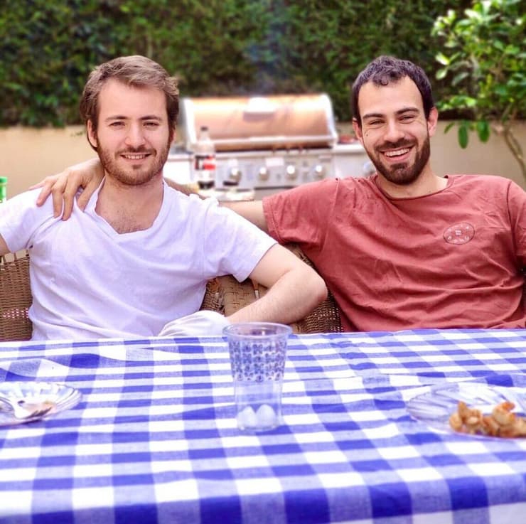 ”הוא כבר  לא שחקן, ברוך  השם". עם  בן הזוג  תמיר