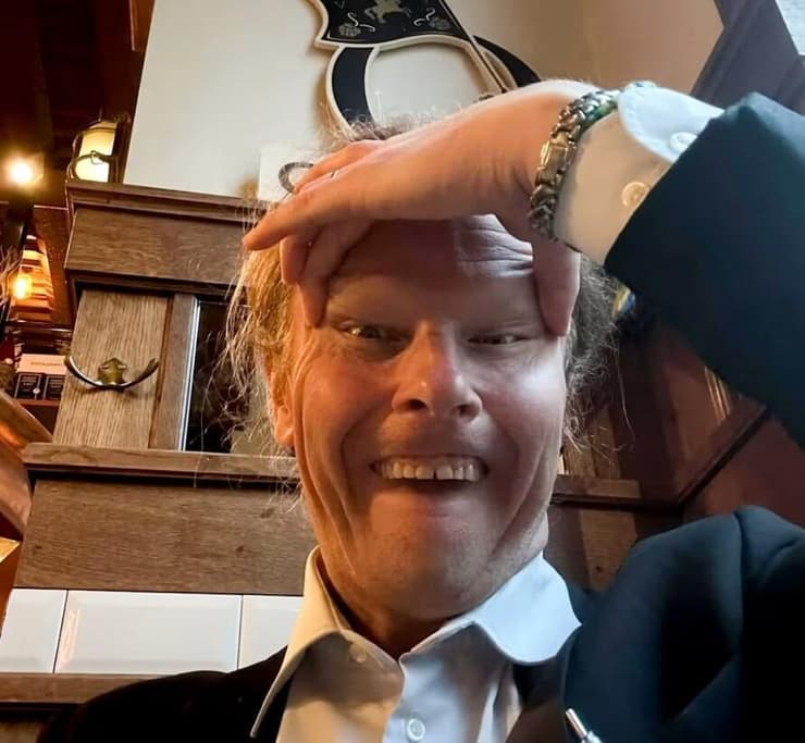 פינלנד חבר פרלמנט ארולה פרשת חיקוי אסייתים מלכת היופי