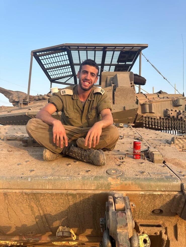 סרן (במיל') נריה זיסק ז"ל, על הטנק (צילום: באדיבות המשפחה) סרן (במיל') נריה זיסק ז"ל, על הטנק