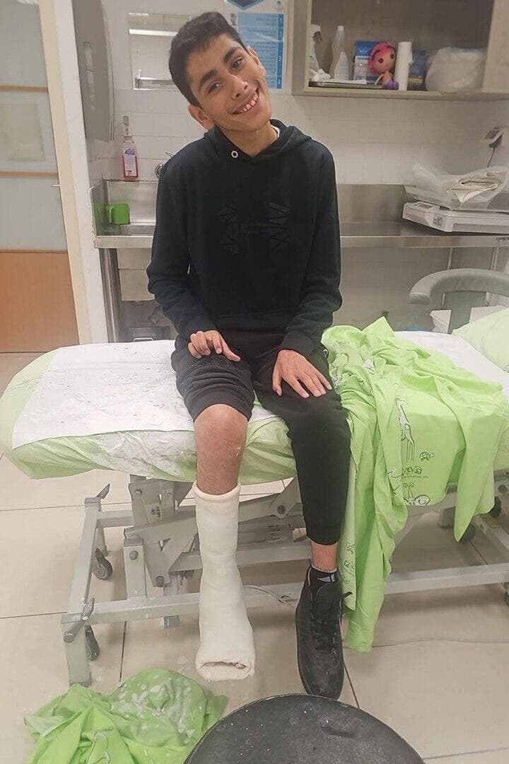 יוסף  אל-עטאונה, נזקק לנעליים רפואיות