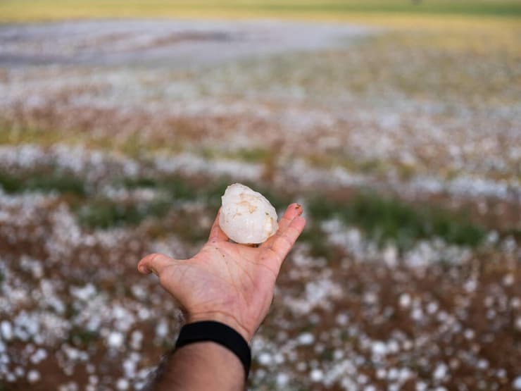 כדורי ברד ענקיים
