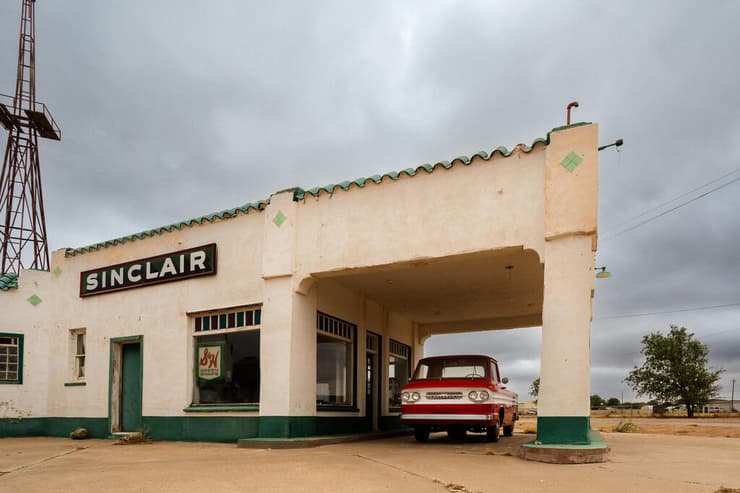 הדרך עוברת בעיירות שבעבר שגשגו - והיום כמעט וננטשו
