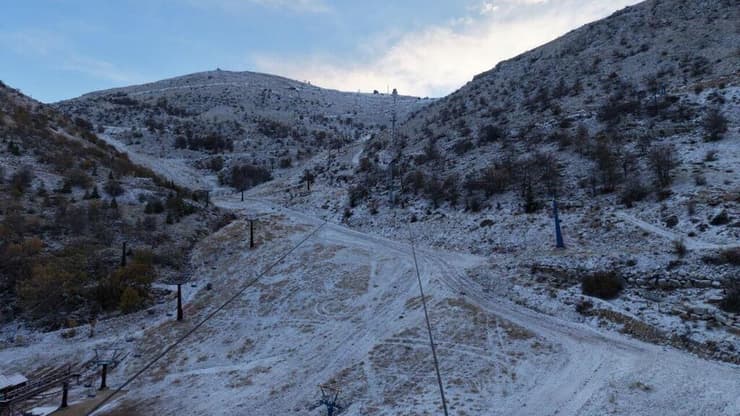 שלג בחרמון, הבוקר (צילום: אתר החרמון) שלג בחרמון
