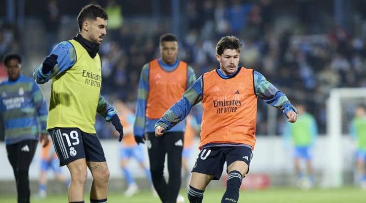 שחקני ריאל מדריד מתחממים (IMAGO) שחקני ריאל מדריד מתחממים