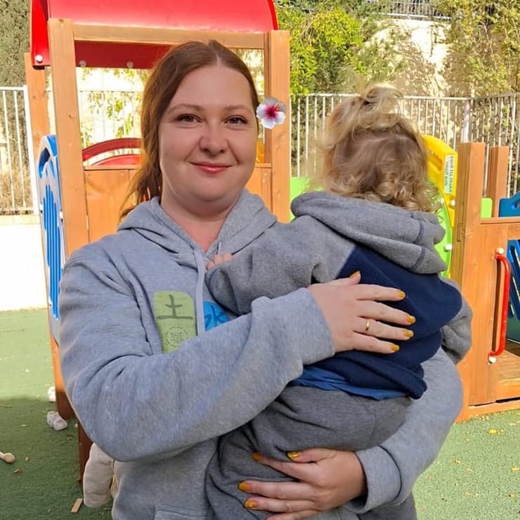 אולגה מרגוליס - מטפלת-מחנכת במעון ויצו רמת בית הכרם בירושלים (צילום: ויצו) אולגה מרגוליס - מטפלת-מחנכת במעון ויצו רמת בית הכרם בירושלים