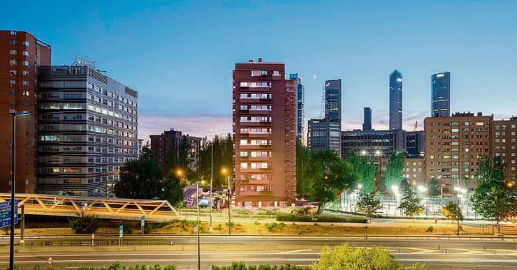 north tower . בניין משרדים שהוסב לקומפלקס מגורים הכולל כ־68 יחידות דיור