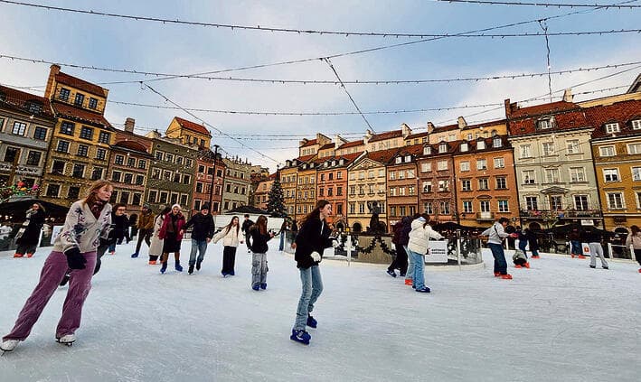 שלווה חגיגית בלב ורשה (צילום: יאיר נבות) שלווה חגיגית בלב ורשה