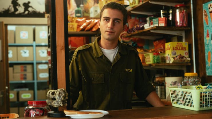 משעשע ונוגע ללב. אמיר טסלר מתוך "מטכליסטים" (צילום: אייל אפרתי, באדיבות yes) מתוך "מטכליסטים"