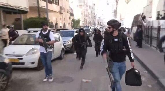 צילום: גיל יוחנן רימוני הלם בשכונה החרדית, 10 שוטרים נפצעו