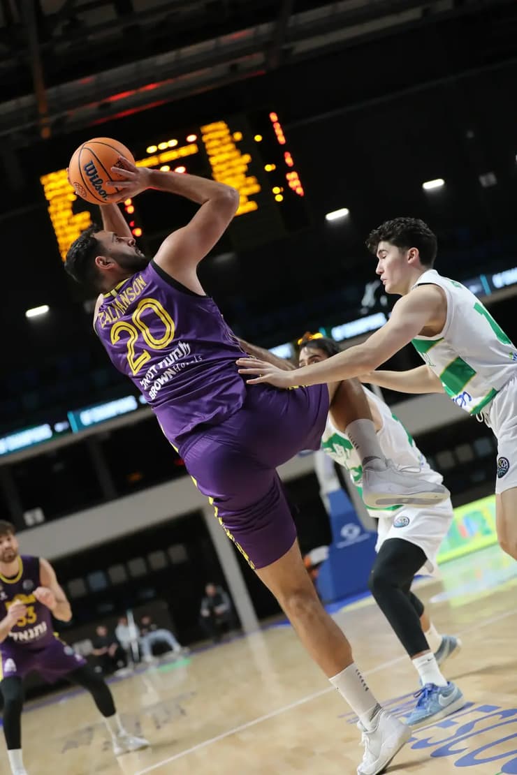 זלמנסון מול בורסאספור, אתמול (צילום: FIBA PHOTOS) זלמנסון