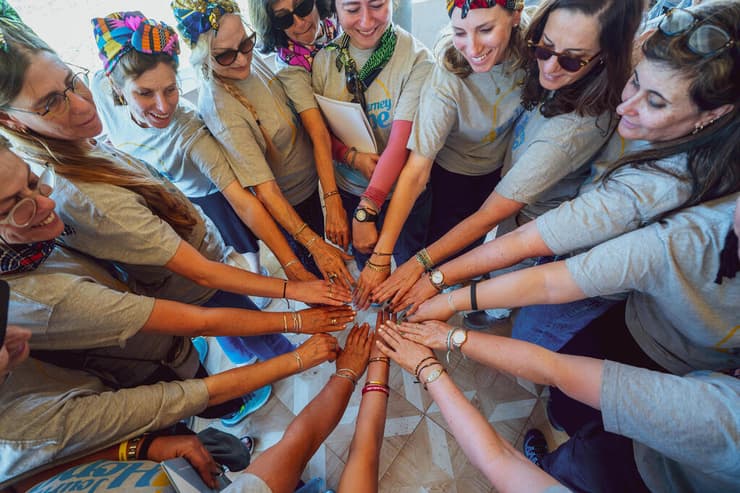 "אני לוקחת את החברות, לא רק חברות לשכול, אלא חברות בכלל", דגנית גיאת (צילום: חנה טייב) מסע החוסן של האמהות השכולות באוגנדה