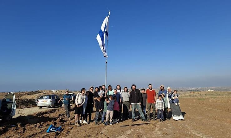 פעילי תנועת נחלה בתוך רצועת עזה יהודים נכנסו עד לקו הצהוב ותלו דגל ישראל