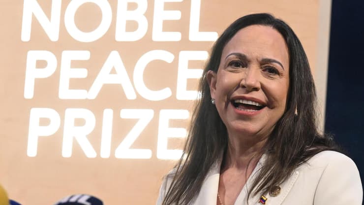 מריה קורינה מצ'אדו מנהיגת האופוזיציה ב ונצואלה אחרי קבלת פרס נובל לשלום ב אוסלו 11 בדצמבר