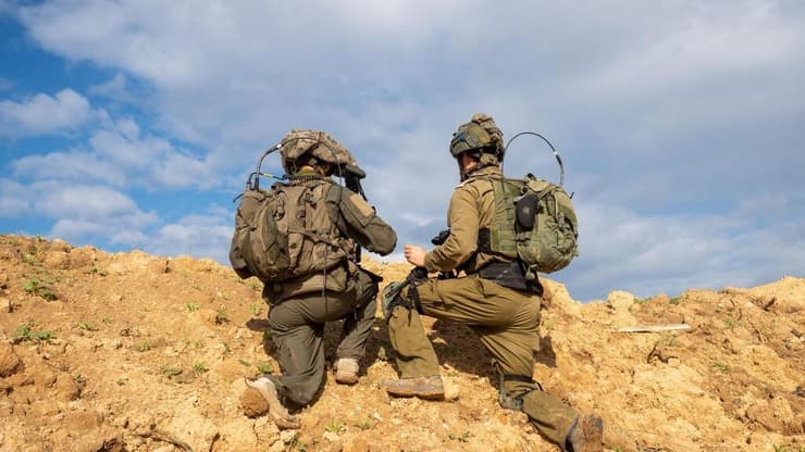 "מזלזלים במשפחות. זה ביזיון". לוחמי חטיבת כרמלי (צילום: דובר צה"ל) פעילות כוחות חטיבת כרמלי במרחב הקו הצהוב