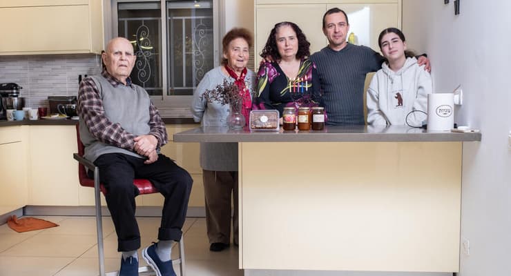 משפחת לינצקי, מודיעין