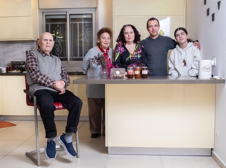 משפחת לינצקי, מודיעין