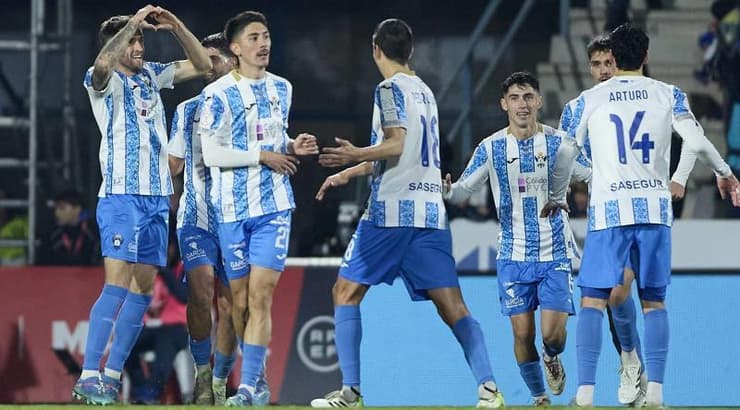 שחקני טלאברה בעננים (IMAGO) שחקני טלאברה בעננים