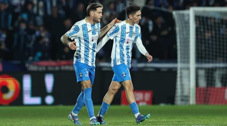 שחקני טלאברה רצים לאמצע (IMAGO) שחקני טלאברה רצים לאמצע