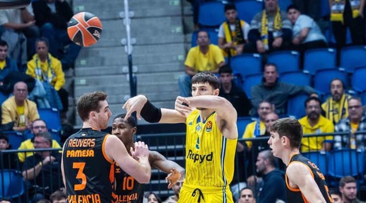 רומן סורקין בין שחקני ולנסיה