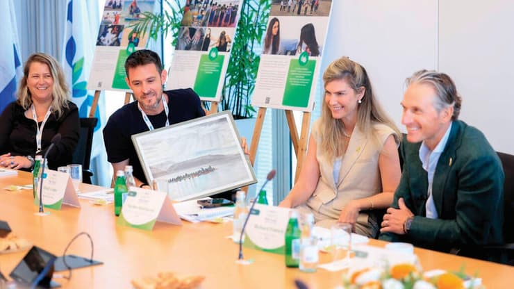 מפגש עם עמותות "מטפלים בנפש" במטה טבע בת"א - ריצ'רד פרנסיס, נשיא ומנכ"ל טבע, ירדן אברבנאל, מנהלת התוכנית, אוהד לינדר, מייסד ומנכ"ל "בית על הים" ויפעת בירנבאום מטבע (צילום: אסי אפרתי) מפגש עם עמותות "מטפלים בנפש" במטה טבע בת"א - ריצ'רד פרנסיס, נשיא ומנכ"ל טבע, ירדן אברבנאל, מנהלת התוכנית, אוהד לינדר, מייסד ומנכ"ל "בית על הים" ויפעת בירנבאום מטבע