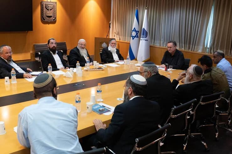 פגישת רבנים דתיים לאומיים עם שר הביטחון