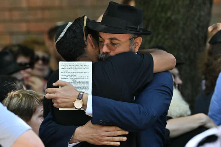 צילום: Saeed KHAN / AFP הלוויה של הילדה מתילדה ב סידני אוסטרליה שנרצחה טבח פיגוע