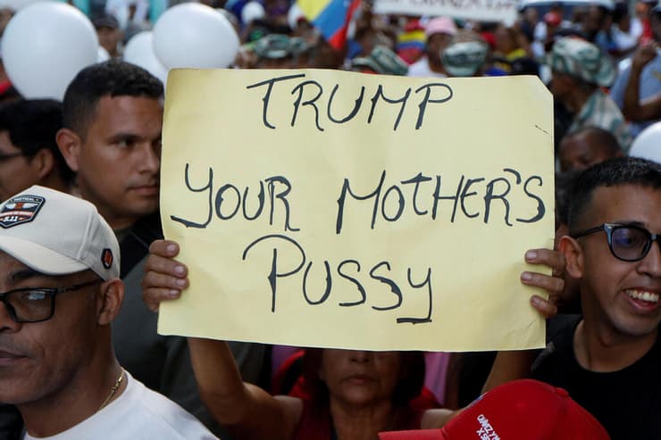 מפגינים נגד נשיא ארה"ב טראמפ ב קראקס ונצואלה