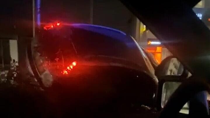 רכבו של המתנחל שדרס פלסטיני ברחוב עמאן בשכם ונמלט