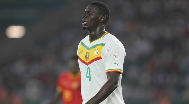 עבדולאי סק, יש לו תחרות קשה