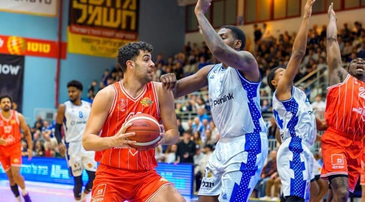 תומר גינת במאבק