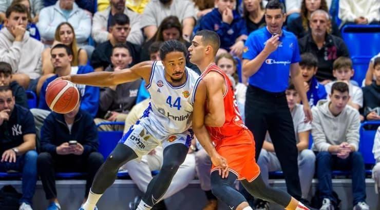 אלייז'ה סטיוארט וים מדר