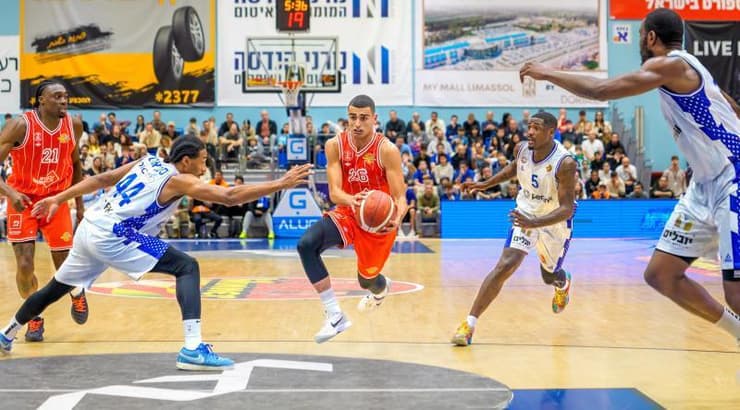 ים מדר בין שחקני בני הרצליה