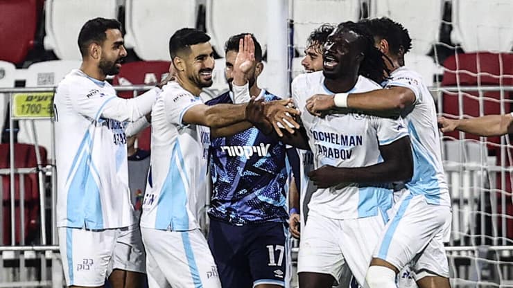 שחקני טבריה חוגגים