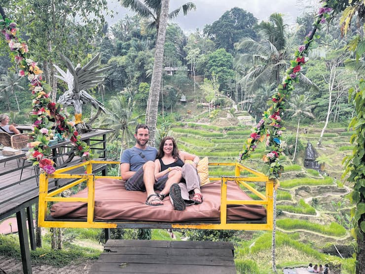 נגה וגיא ליד  טרסות האורז  ומערכות המים  המזינות אותi