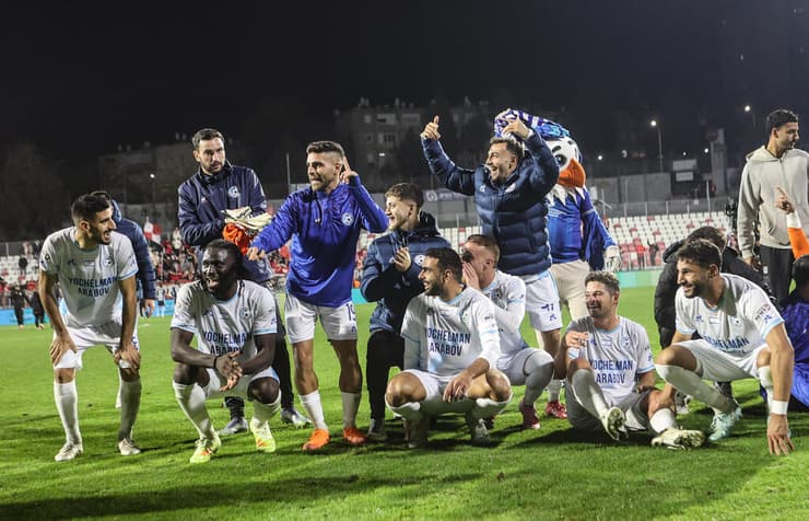 שחקני עירוני טבריה חוגגים את הניצחון על הפועל באר-שבע