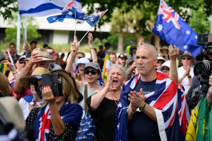 אוסטרליה סידני שבוע לפיגוע ב בונדיי ביץ' הפגנה נגד המהגרים ב סידני 