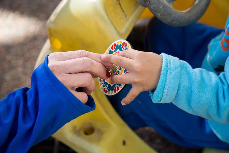 הסביבונים ממיזם "הסביבון של אורי". לבחור להדליק את האור מחדש   