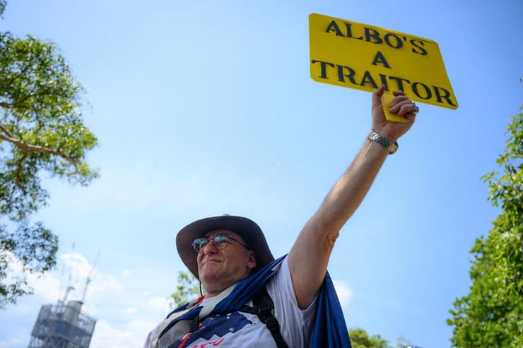 אוסטרליה סידני שבוע לפיגוע ב בונדיי ביץ' הפגנה נגד המהגרים ב סידני 